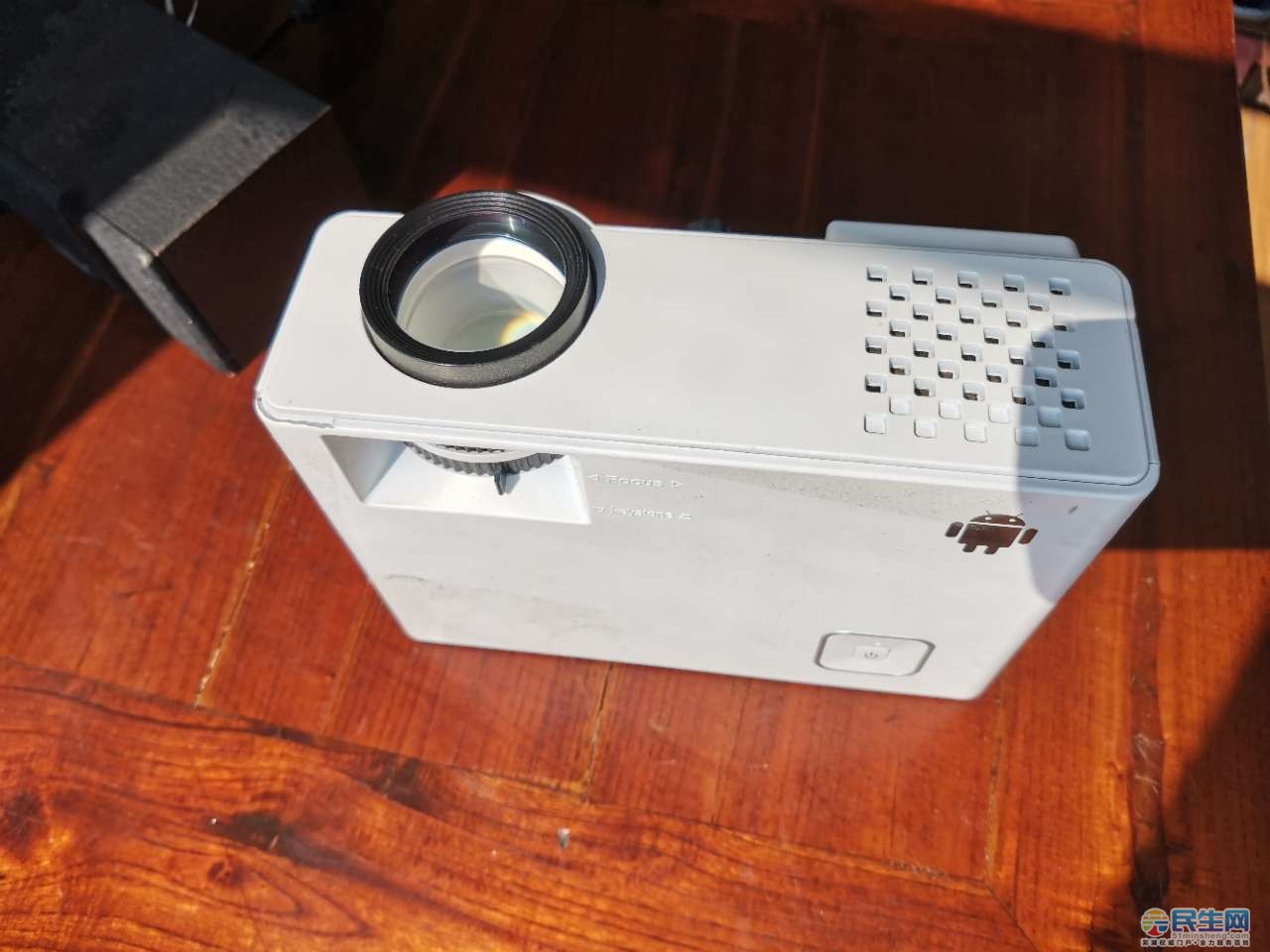 rigal瑞格尔rd-806办公投影机 3d高清…可以用wifi连接,七百多买的