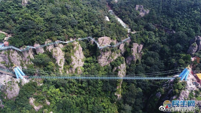 马仁奇峰风景区玻璃桥图片