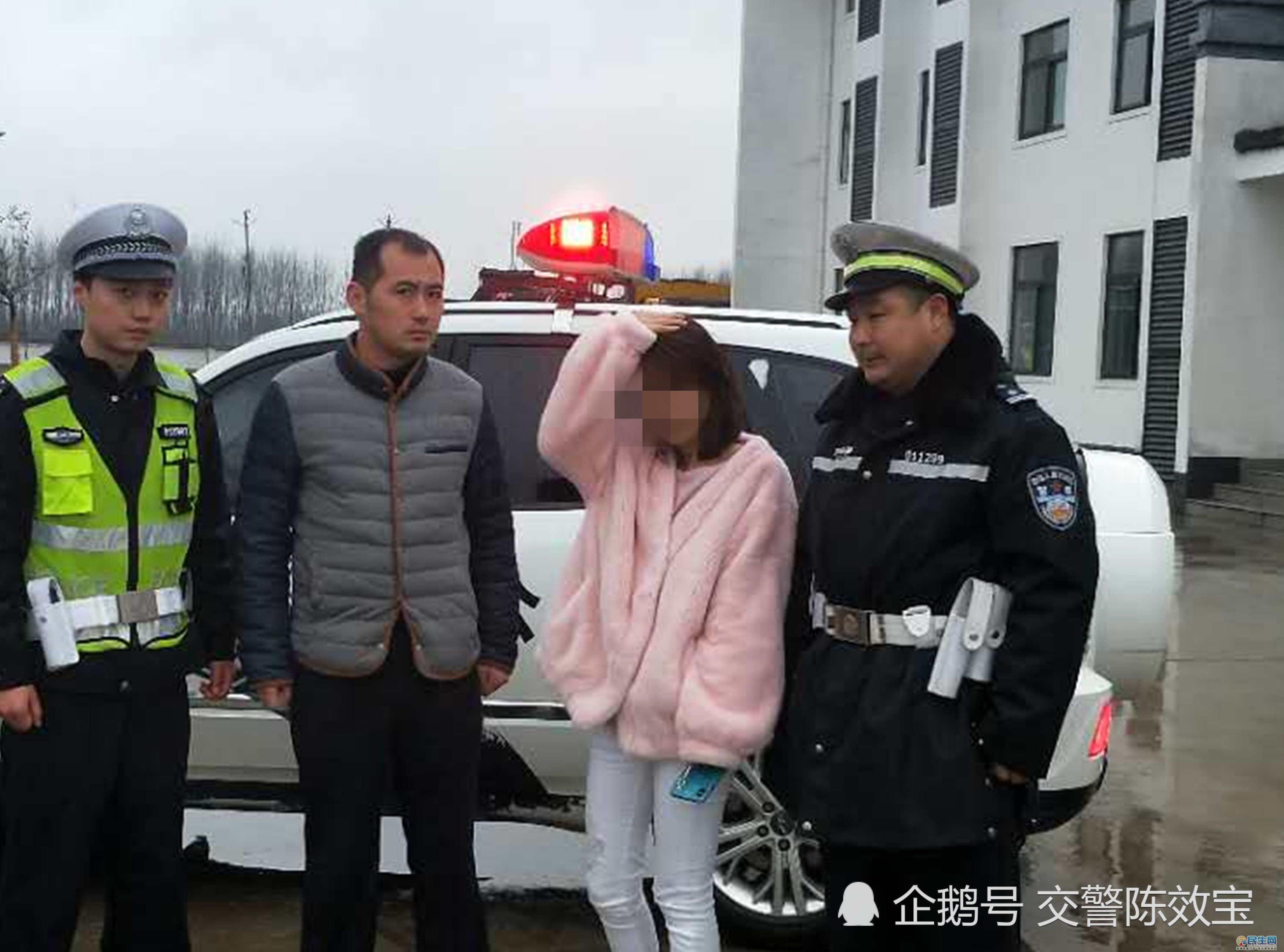 芜湖交警抓获一名年轻女子,竟是一个通缉犯!