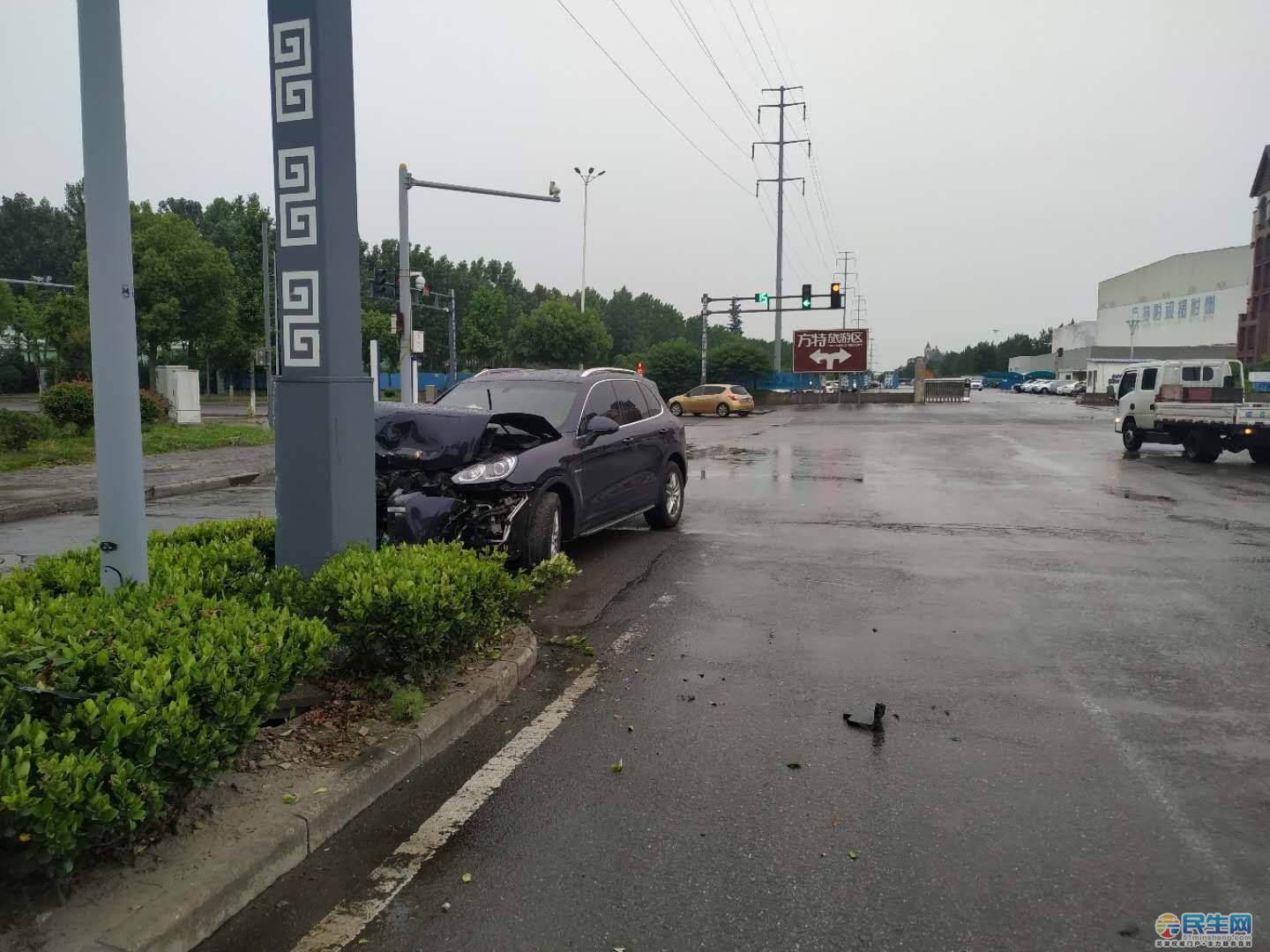 5月29日15:50分左右,鸠江区安庆路与湛江路发生一起交通事故.