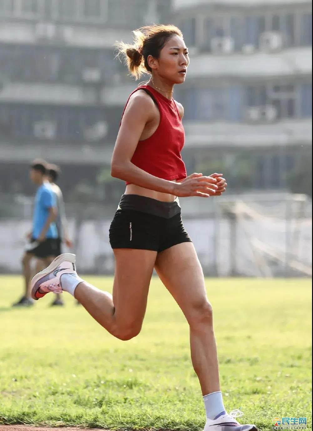 王春雨,中國女子田徑運動員.